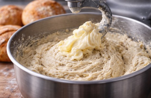 Bakery shortening and dough interaction